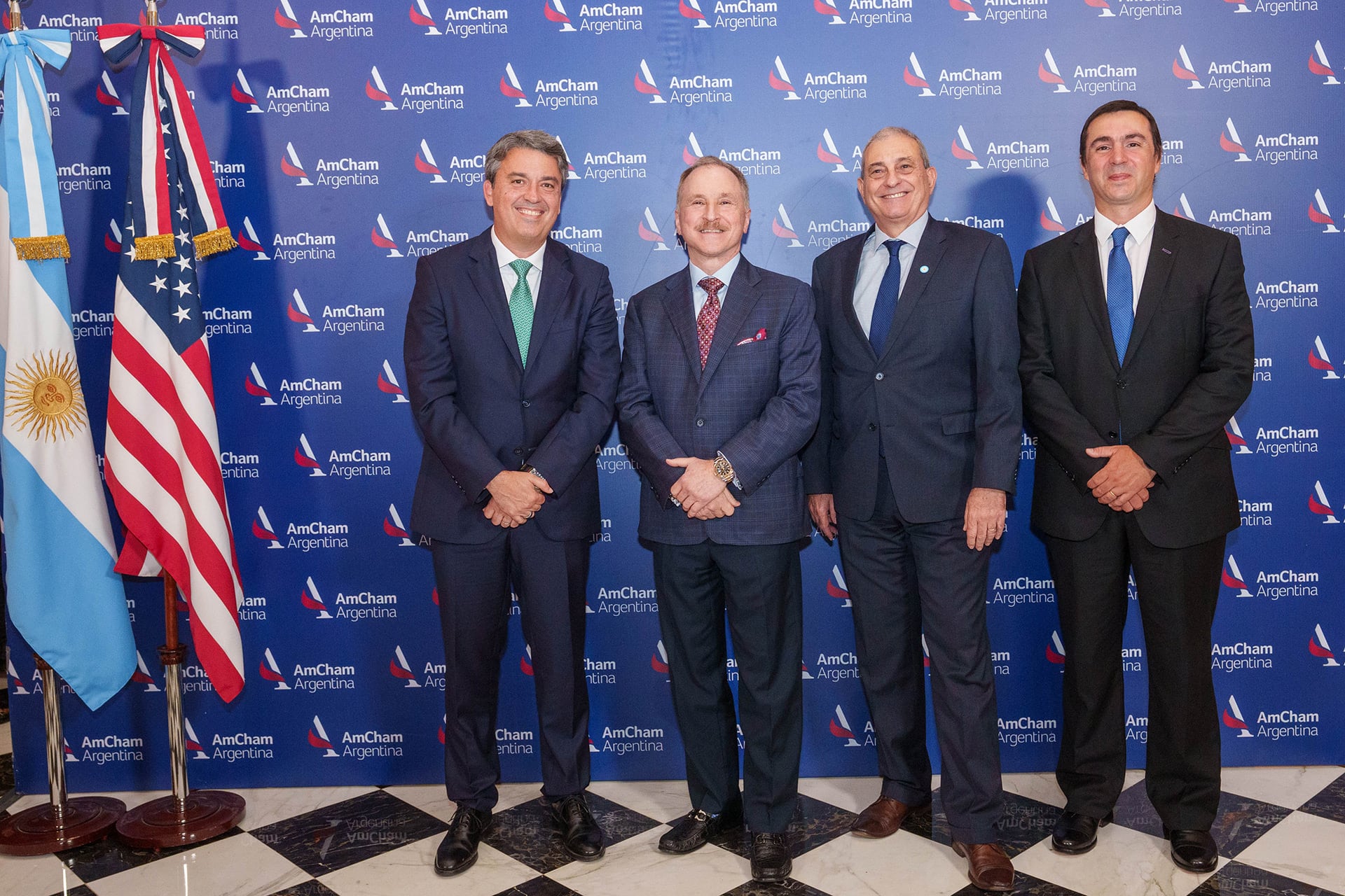 Peter Lamelas, embajador de los Estados Unidos en Argentina, junto a Demian Pintos Labandera y Darío Pulenta, representantes de Phillip Morris International, y a Alejandro Díaz, CEO de AmCham Argentina.