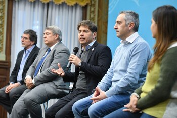 Axel Kicillof firma acuerdo por Boleto Estudiantil