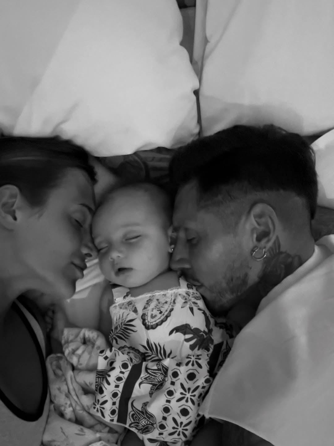 La tierna foto durmiendo con la hija que tienen en común
