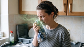 El truco para lavar los trapos de cocina y quitarles el olor persistente