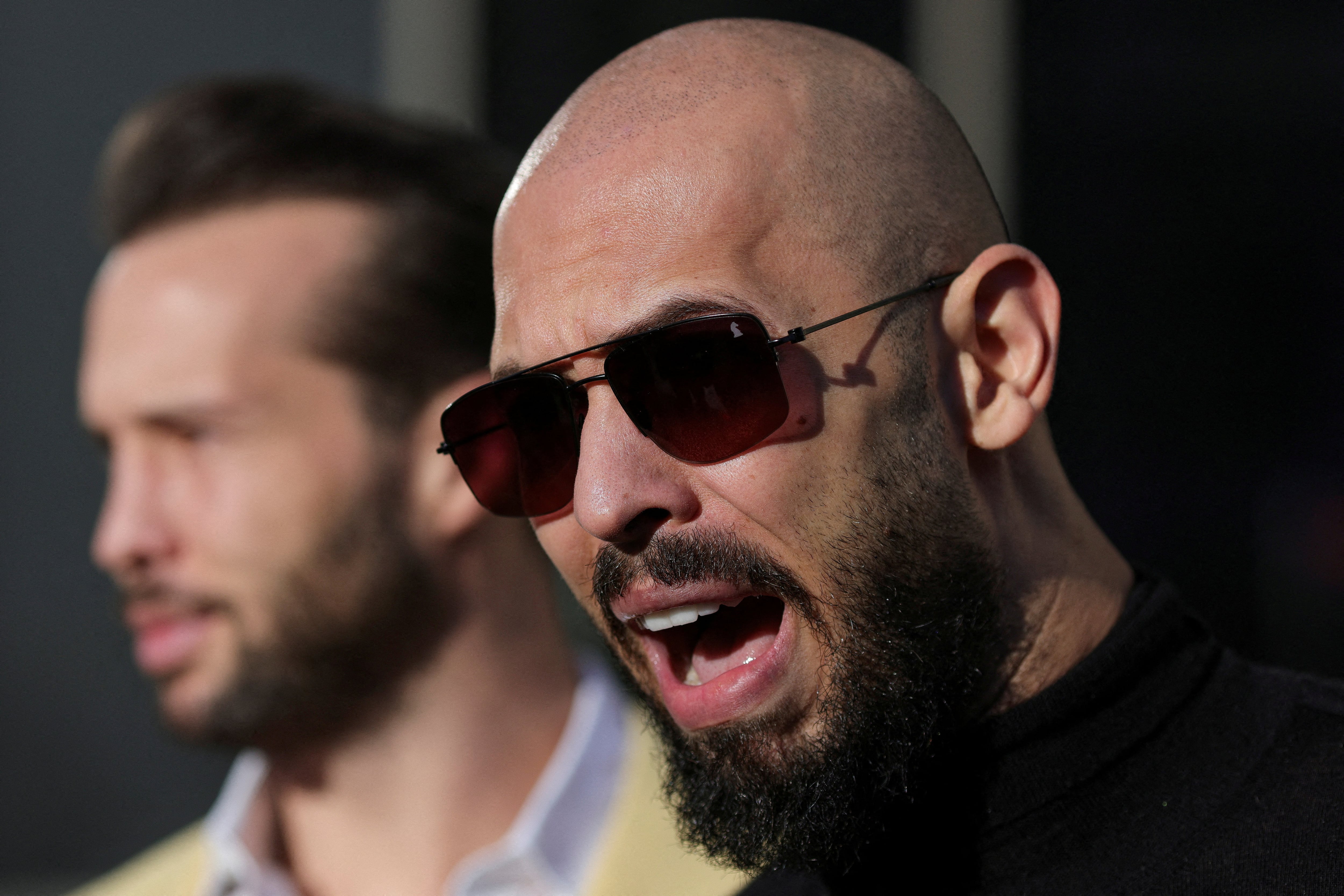 El Reino Unido debe presentar antes del 16 de septiembre de 2026 la documentación formal de los 59 cargos contra los hermanos Tate. (Inquam Photos/Octav Ganea via REUTERS)