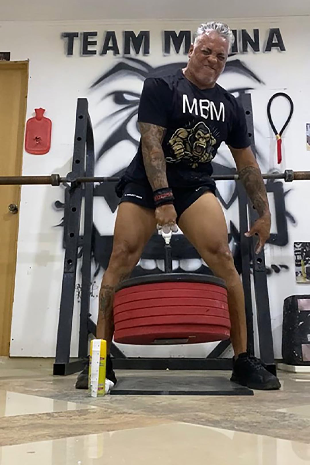 Egmond Molina consiguió el récord vigente de peso muerto con un solo dedo tras alzar 159 kilogramos (Guinness World Records)