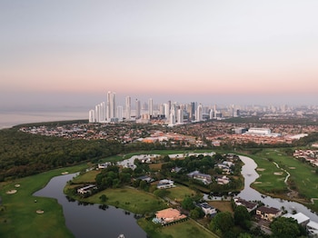 La reducción del déficit contribuyó