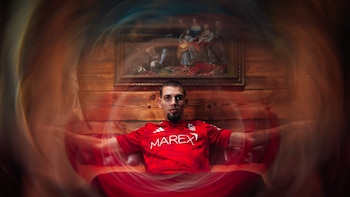 Daniel Muñoz fue presentado como nuevo jugador del Nottingham Forest: este será su debut con el cuadro dos veces campeón de Europa