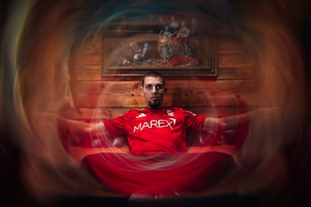 Daniel Muñoz seguirá en el fútbol de Inglaterra por tres años más - crédito Nottingham Forest