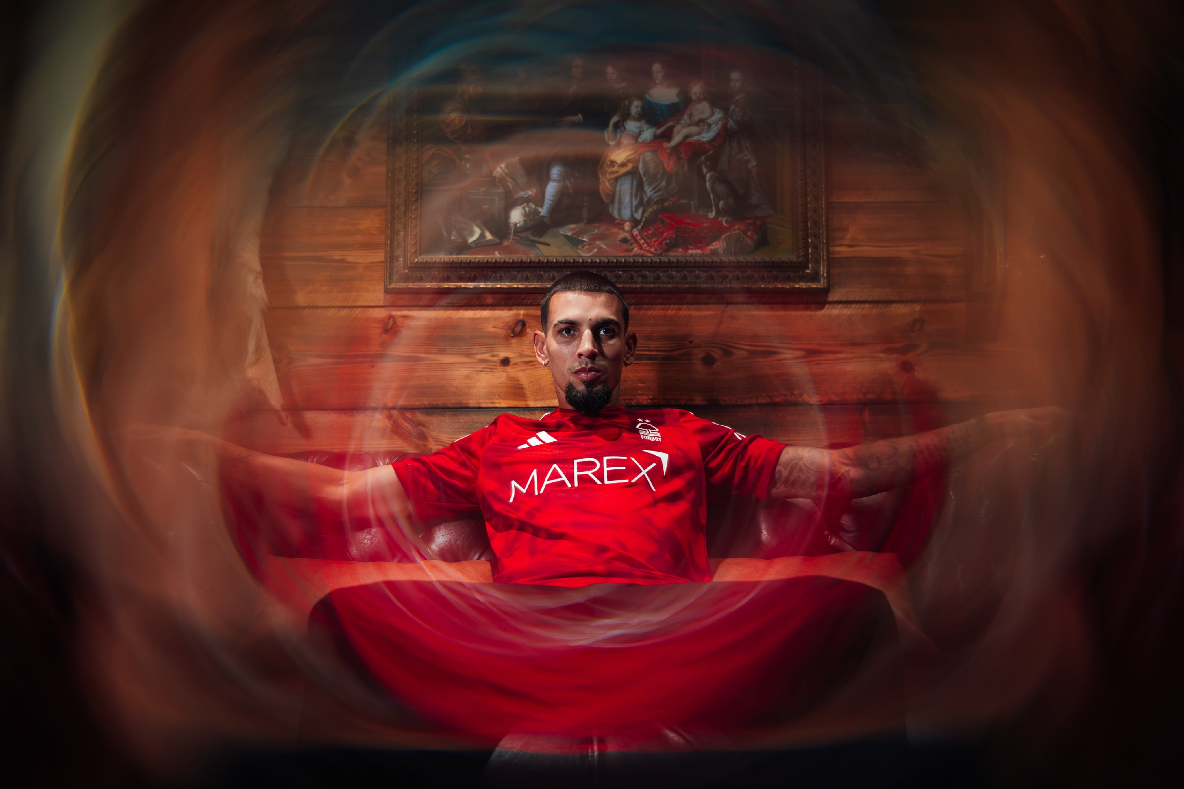 Daniel Muñoz seguirá en el fútbol de Inglaterra por tres años más - crédito Nottingham Forest