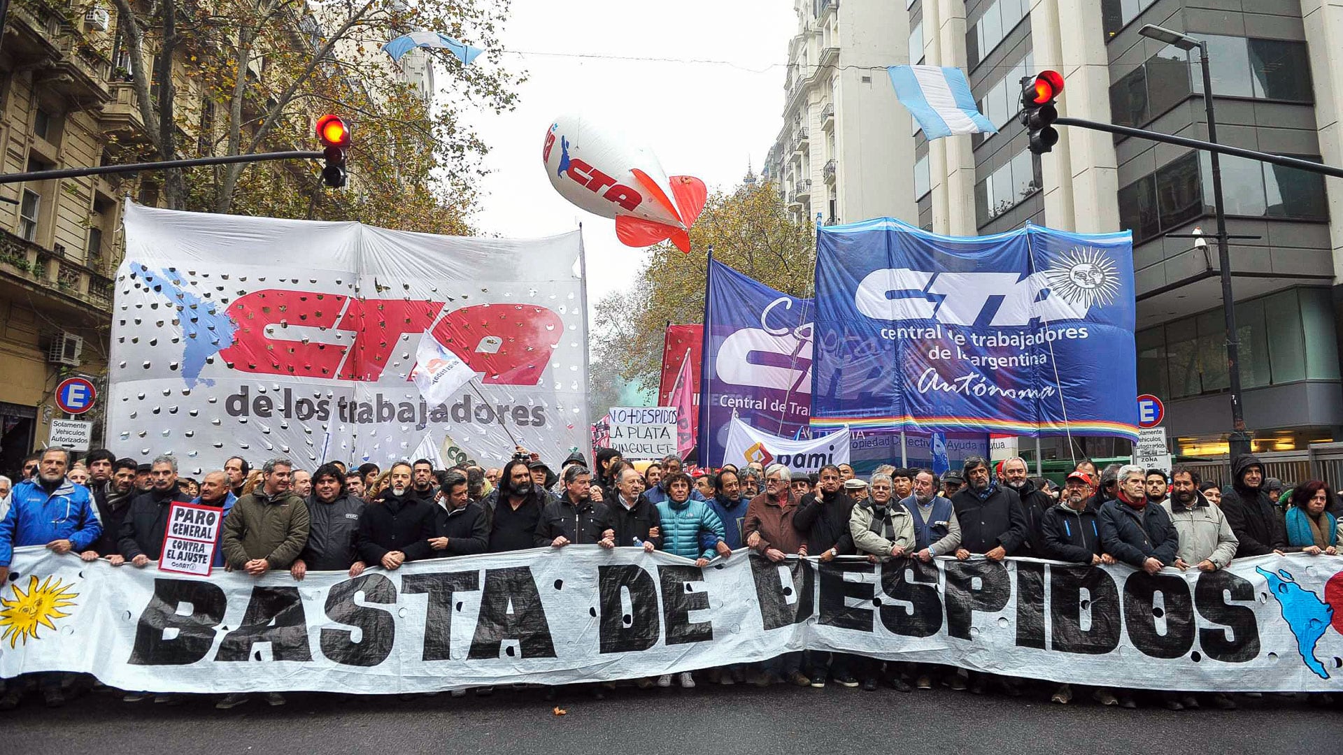Las dos CTA marcharán nuevamente este martes a la Plaza de Mayo para protestar contra el Gobierno