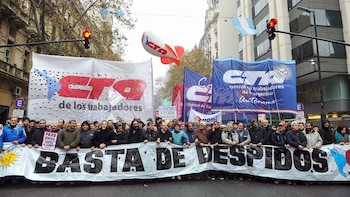Las dos CTA marcharán nuevamente este martes a la Plaza de Mayo para protestar contra el Gobierno