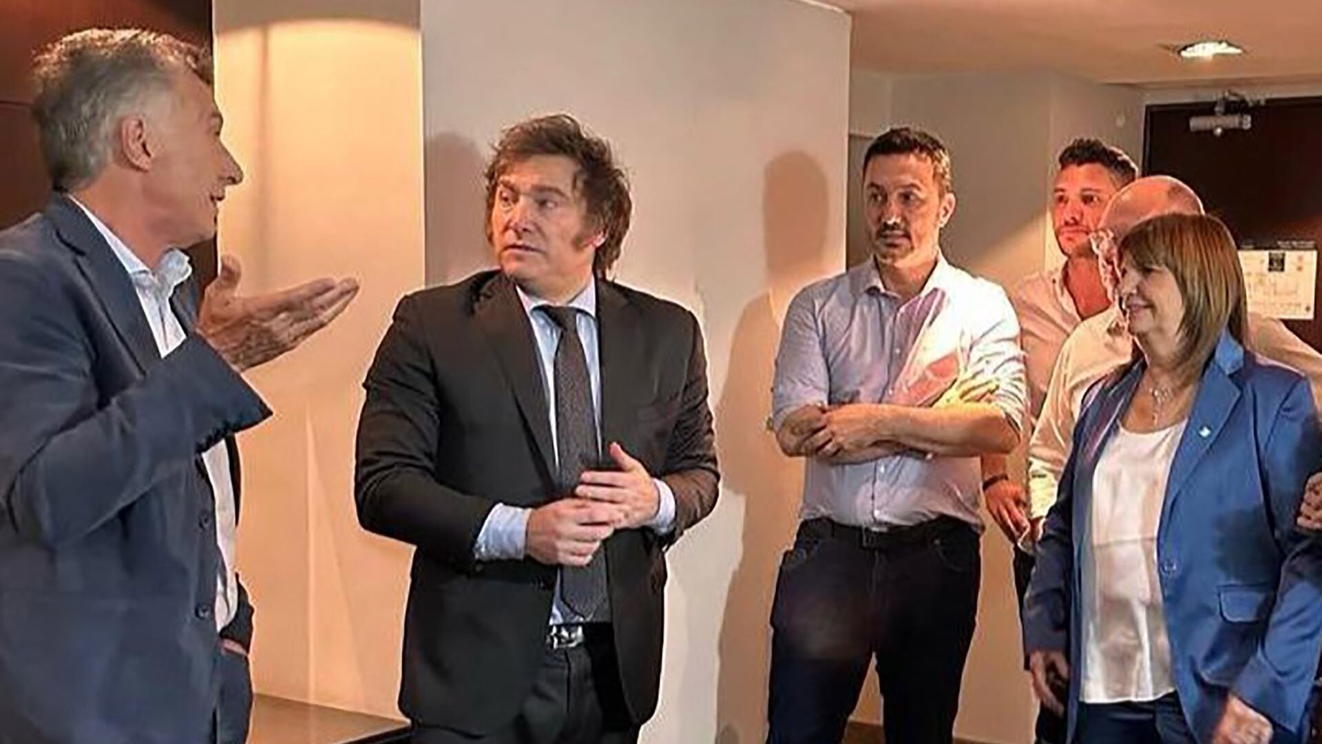 El presidente Javier Milei junto al ex mandatario Mauricio Macri
