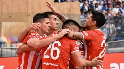 Estudiantes se impone ante Vélez en Santiago del Estero y sueña con la gloria en la Copa de la Liga