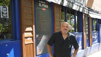 Fogones a 50 grados, terrazas sin sombra y litros de agua: así se sobrevive al verano dentro de un bar