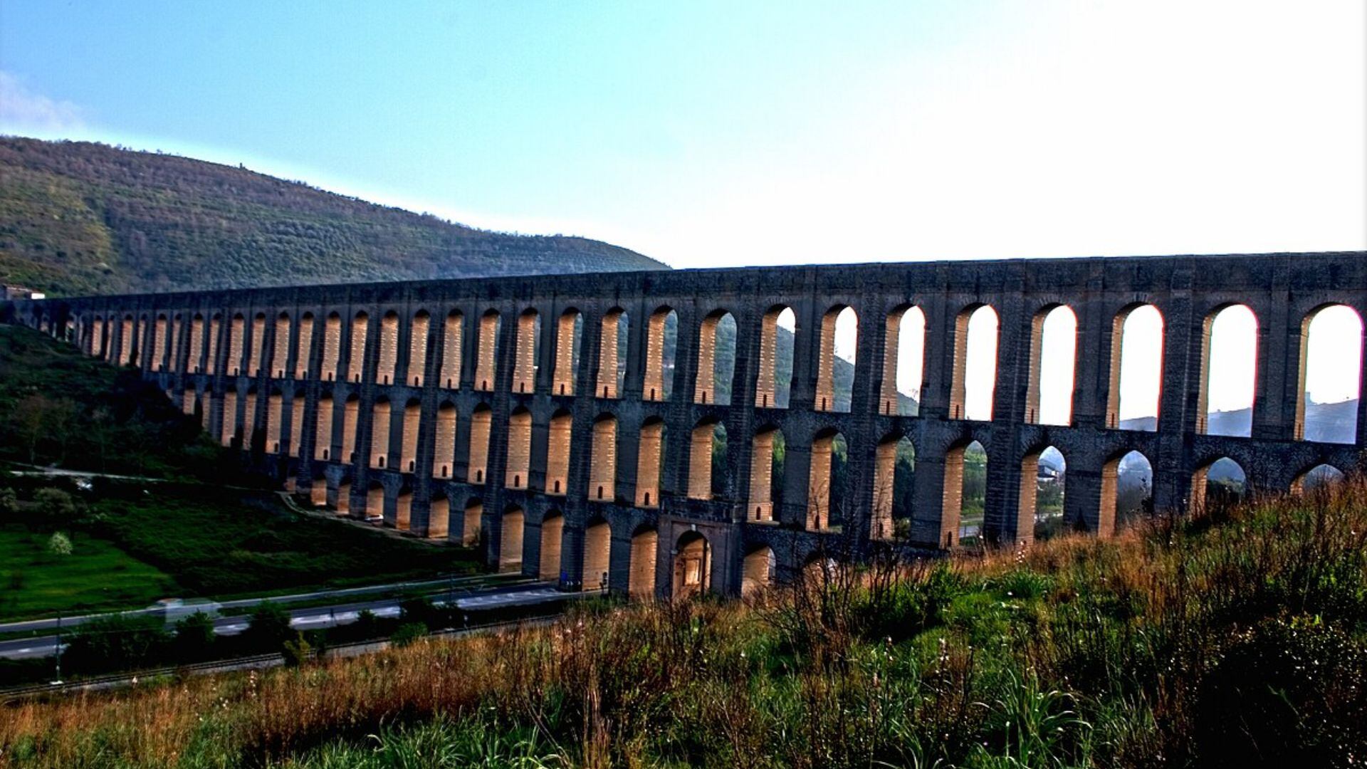 Con 38 kilómetros de longitud, el Acueducto Carolino fue el puente más largo de Europa en el siglo XVIII (foto: Wikipedia)