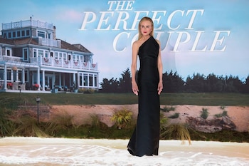 En La pareja perfecta, Nicole Kidman ofrece un monólogo que se volvió viral por su intensidad emocional. Dakota Fanning, su coprotagonista, la describe como una inspiración y elogia su valentía: “Nos anima a intentarlo todo sin miedo al fracaso” (REUTERS)