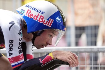 Primoz Roglic por ahora es el líder parcial de la cronoescalada - crédito Massimo Paolone/LaPresse vía AP