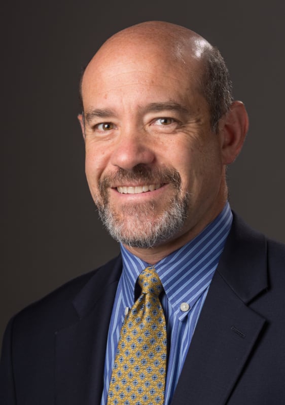 El especialista advirtió que, aunque los fármacos ayudan a la mayoría, no se puede descartar que en casos individuales provoquen daño (Yale School of Medicine)