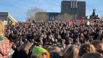 Miles de mujeres encabezaron una huelga nacional por la igualdad en Islandia: es la más masiva desde 1975