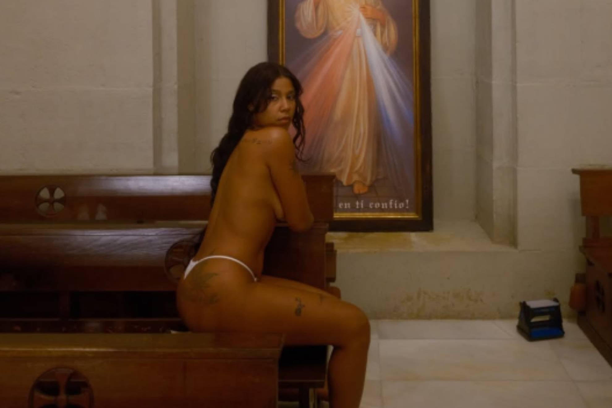 Tokischa en la Iglesia de San Sebastán. (Instagram/Tokischa)