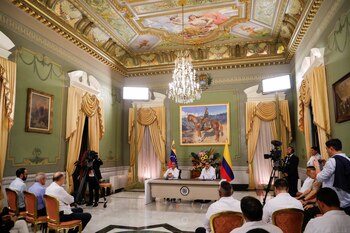 En noviembre, Gustavo Petro se reunió con Nicolas Maduro en el Palacio de Miraflores en Caracas (REUTERS/Leonardo Fernandez Viloria)