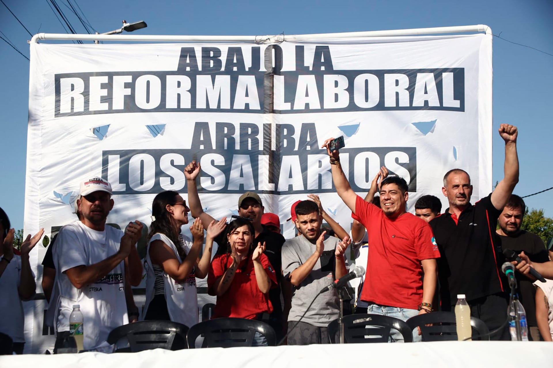 El fin de semana organizaciones piqueteras y sindicatos de base votaron un plan de lucha contra el Gobierno con eje en la reforma laboral