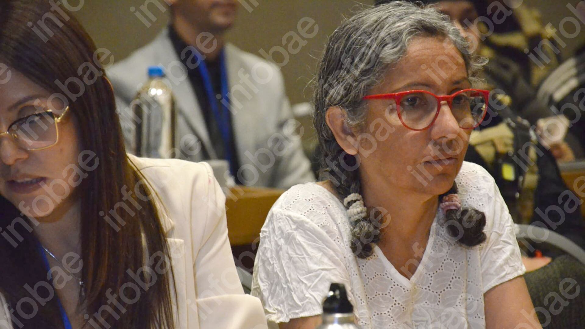 A Marcela Acuña la remera blanca y las dos trenzas le dieron un aire de “chica buena” (Foto/Edgardo Aguirre)