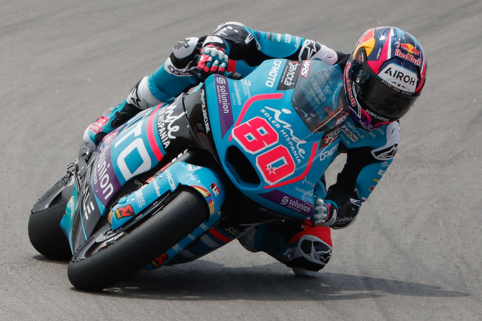 David Alonso es campeón de Moto3 y cursa su segundo año en la categoría Moto2 - crédito Javier Cebollada/EFE