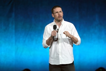 Zach Cregger afirmó que incluir figuras conocidas de Resident Evil habría desviado la atención de la historia principal (REUTERS)