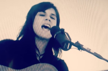 Seila Esencia cantando
