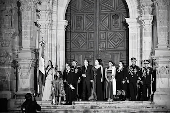 La gobernadora Libia Dennise García Muñoz Ledo pronunció las arengas del Grito de Independencia desde el atrio de la Parroquia de Nuestra Señora de Dolores, en Dolores Hidalgo, la noche del 15 de septiembre de 2026. Crédito: Facebook