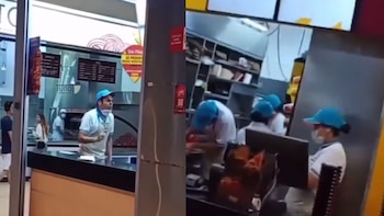 Con llanto y frente a