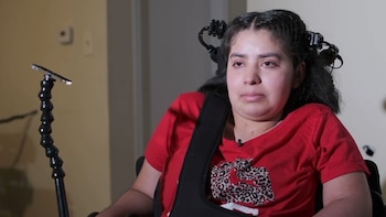 “La silla eléctrica y la cama de hospital”: La odisea de una hondureña que busca autodeportarse con equipo médico vital