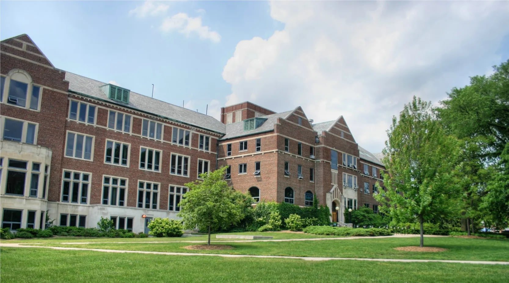 La matrícula en las universidades públicas de Michigan disminuye un 2%, la primera caída en tres años