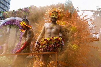 Integrantes de una carroza del