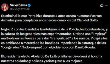 Vicky Dávila calificó de "criminal" la supuesta negociación con el Clan del Golfo y cuestionó las decisiones adoptadas frente a las Fuerzas Armadas - crédito Vicky Dávila/X