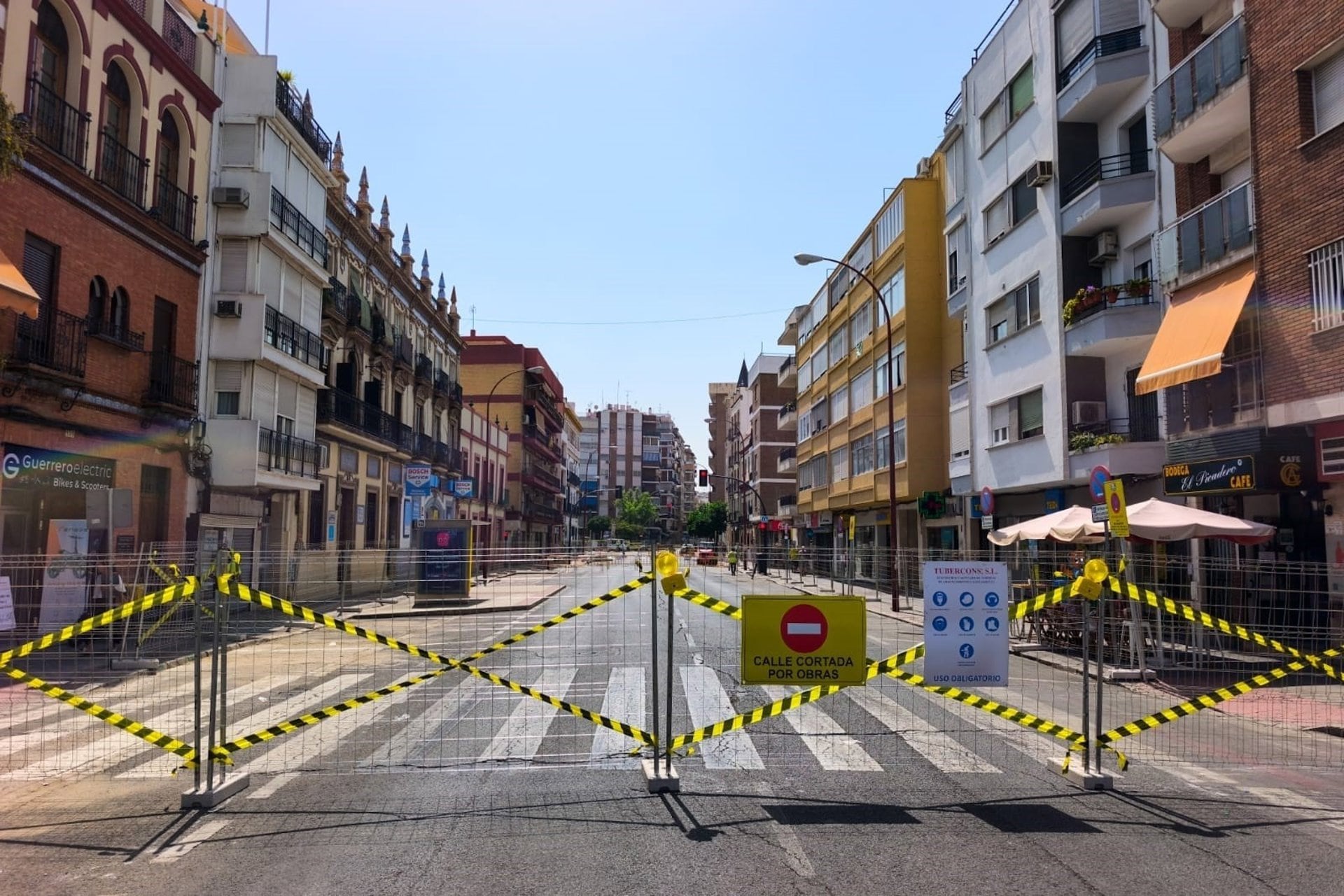 Aprobadas ayudas de 4.000 euros para 22 comercios afectados por las obras de Emasesa en Pagés del Corro
