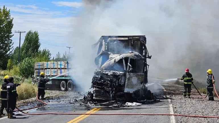 Tres hombres resultaron heridos en el choque, el hospital local los mantiene bajo observación