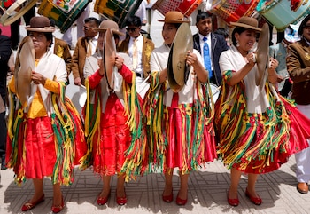 El Carnaval de Oruro, Bolivia, combina rituales precolombinos y cristianos, destacándose por su procesión con 28.000 bailarines y 10.000 músicos (Foto AP/Juan Karita)
