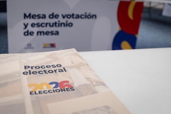 Documento con texto "Proceso electoral", "2026 Elecciones", y un cartel con texto "Mesa de votación y escrutinio de mesa", junto a logos