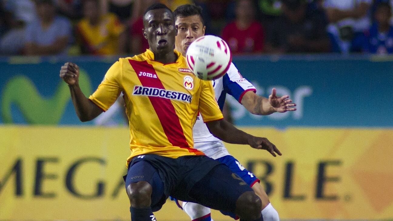 Yorleys Mena cuando defendió la camiseta de Monarcas Morelia de México. (Getty Images)