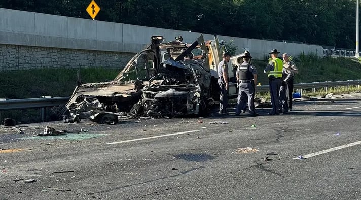 Tanto la policía estatal como la Junta Nacional de Seguridad en el Transporte analizan los registros del conductor y las condiciones del transporte (Virginia State Police)
