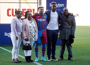 Adama junto a sus padres