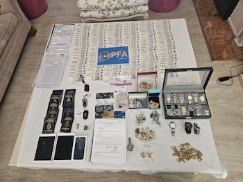 Dinero, relojes y joyas secuestradas por la PFA