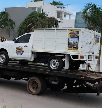 Tras operativo, aseguran vehículos y arsenal bélico cerca a metros de la casa de Rocha Moya. RRSS