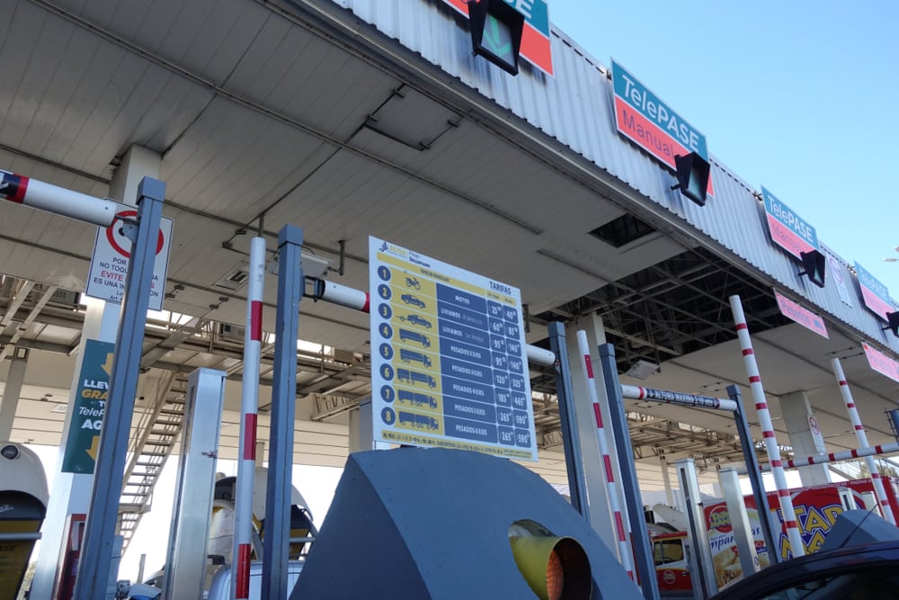 Para el 31 de diciembre de 2026 todas las estaciones de peaje deben tener incluido el cobro automático. No se prohibe el cobro manual, pero se exige el automático. (Foto: Shutterstock)