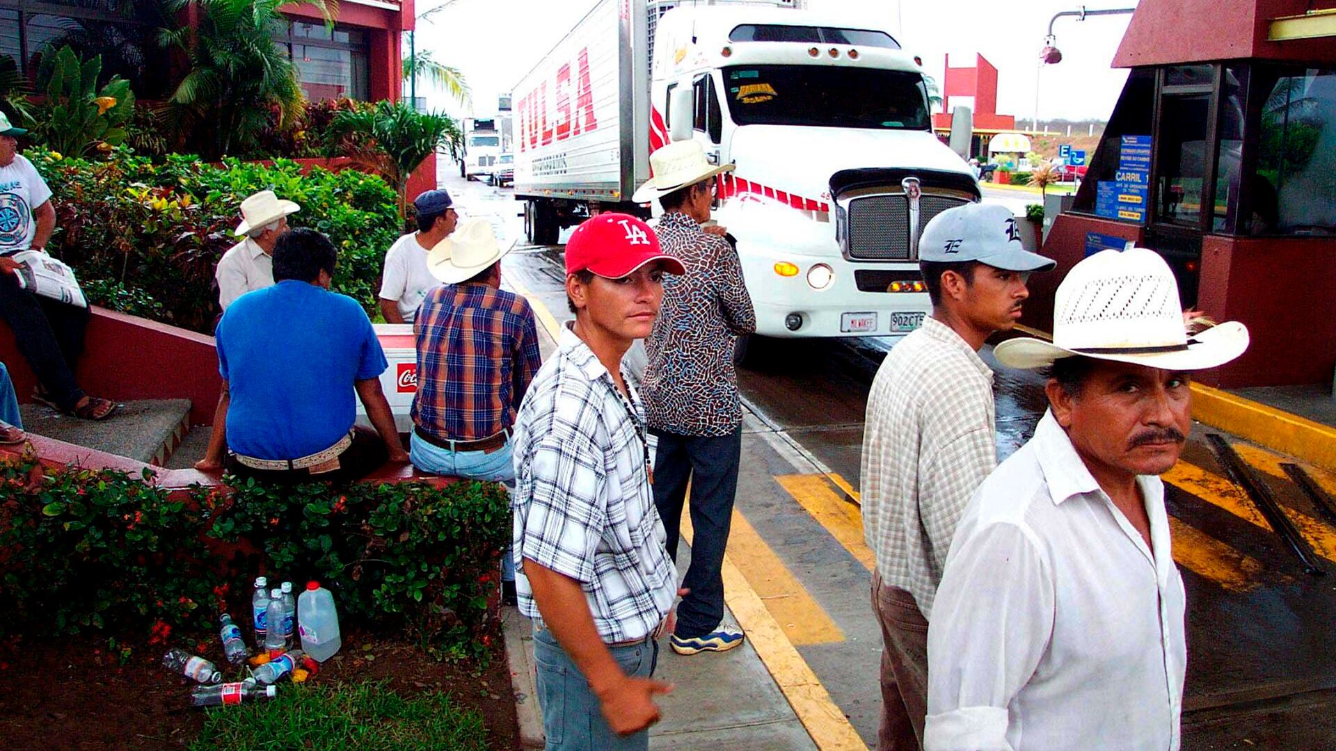 Transportistas y campesinos exigen mayor seguridad en las carreteras y denuncian extorsiones y robos constantes en el sector.Crédito: Cuartoscuro
