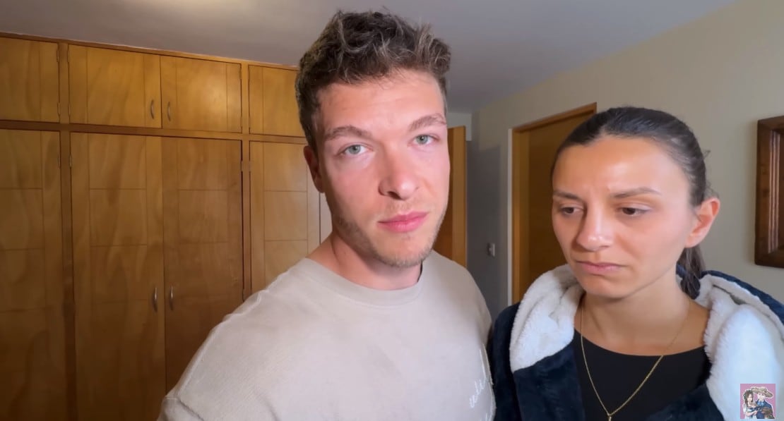 La pareja explicó que su decisión obedece a amenazas contra ellos y su hijo mexicano. (Captura de pantalla)