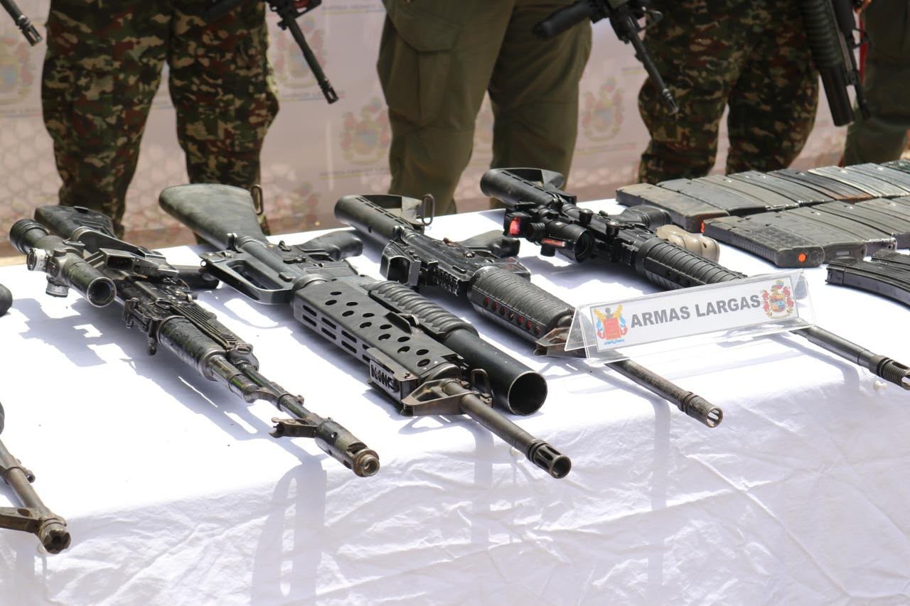 El Ministerio de Defensa contabilizó cuatro presuntos disidentes abatidos e incautó 16 fusiles durante el ingreso al campamento - crédito MinDefensa