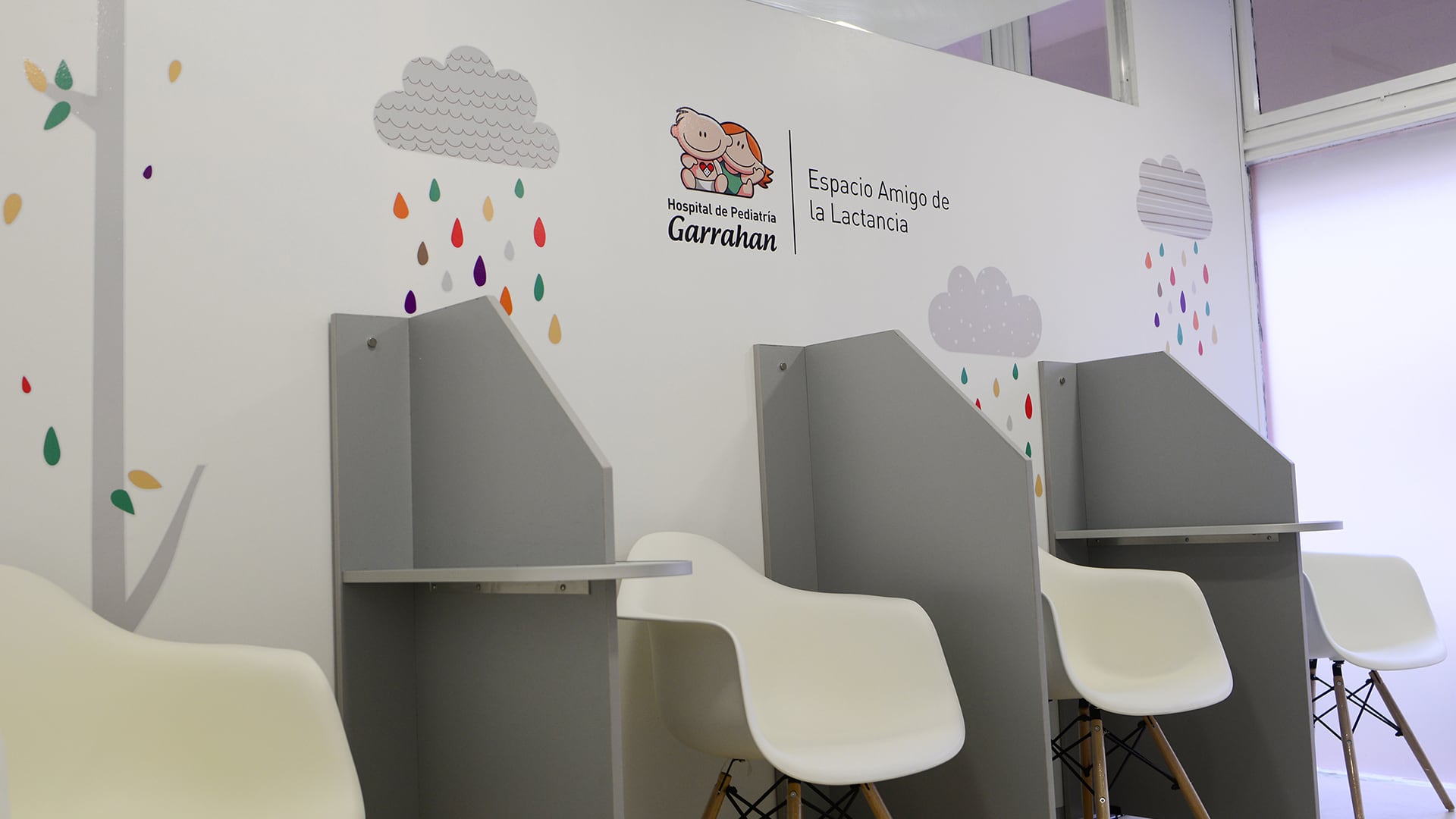 El Poder Ejecutivo amplió las partidas para el sostenimiento de gastos de funcionamiento de hospitales de alta complejidad, entre ellos el Hospital Garrahan, el Hospital de Alta Complejidad en Red El Cruce Dr. Néstor Carlos Kirchner, el Hospital General de Agudos Dr. René Favaloro y el Hospital del Bicentenario Esteban Echeverría