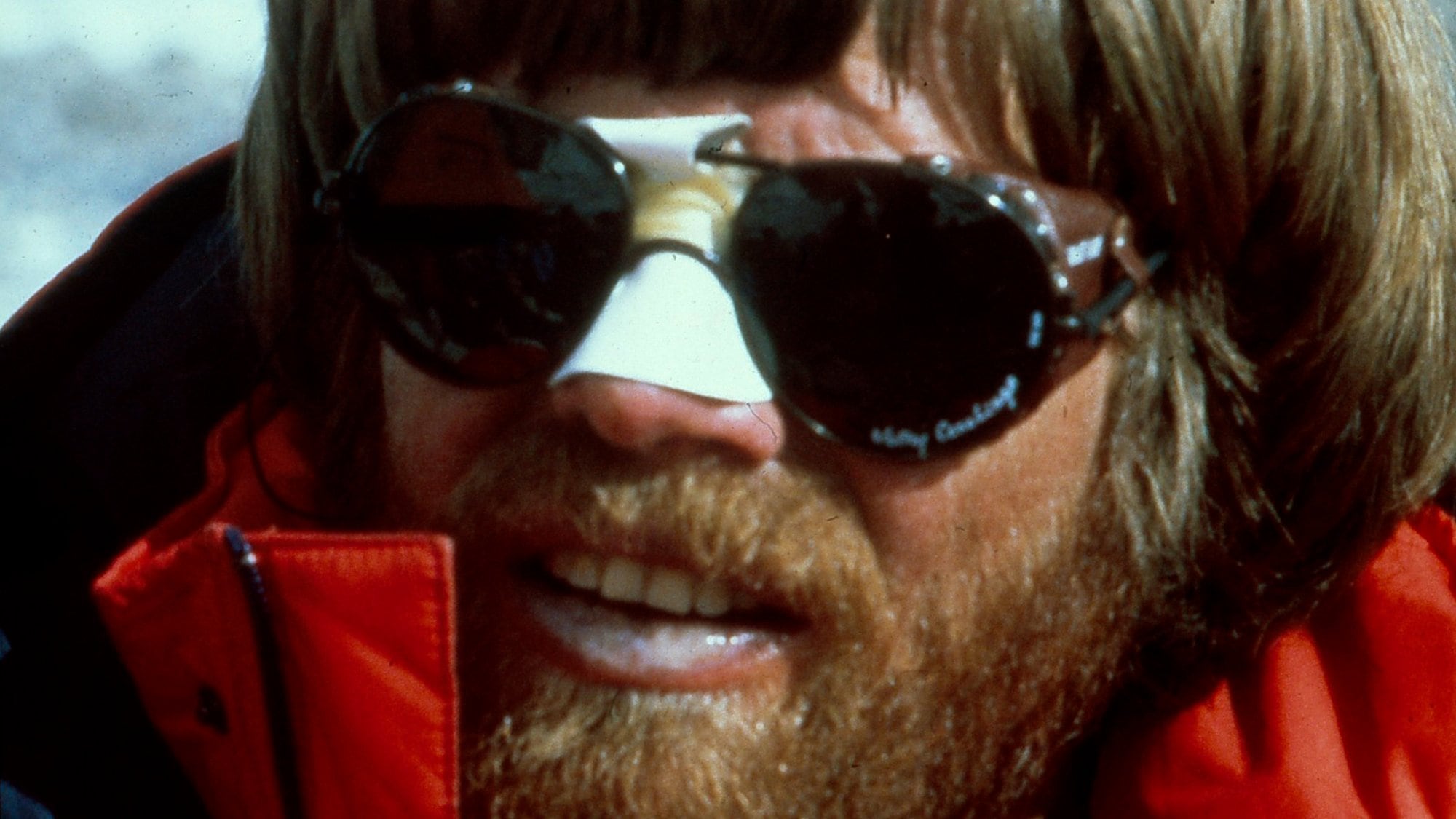 Reinhold Messner tras el histórico descenso del Nanga Parbat en 1970, la expedición en la que perdió a su hermano Günther (reinholdmessner.com)