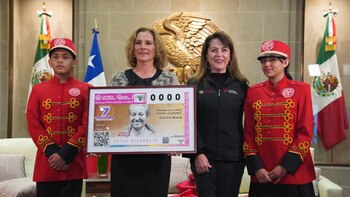 Beatriz Gutiérrez Müller junto a