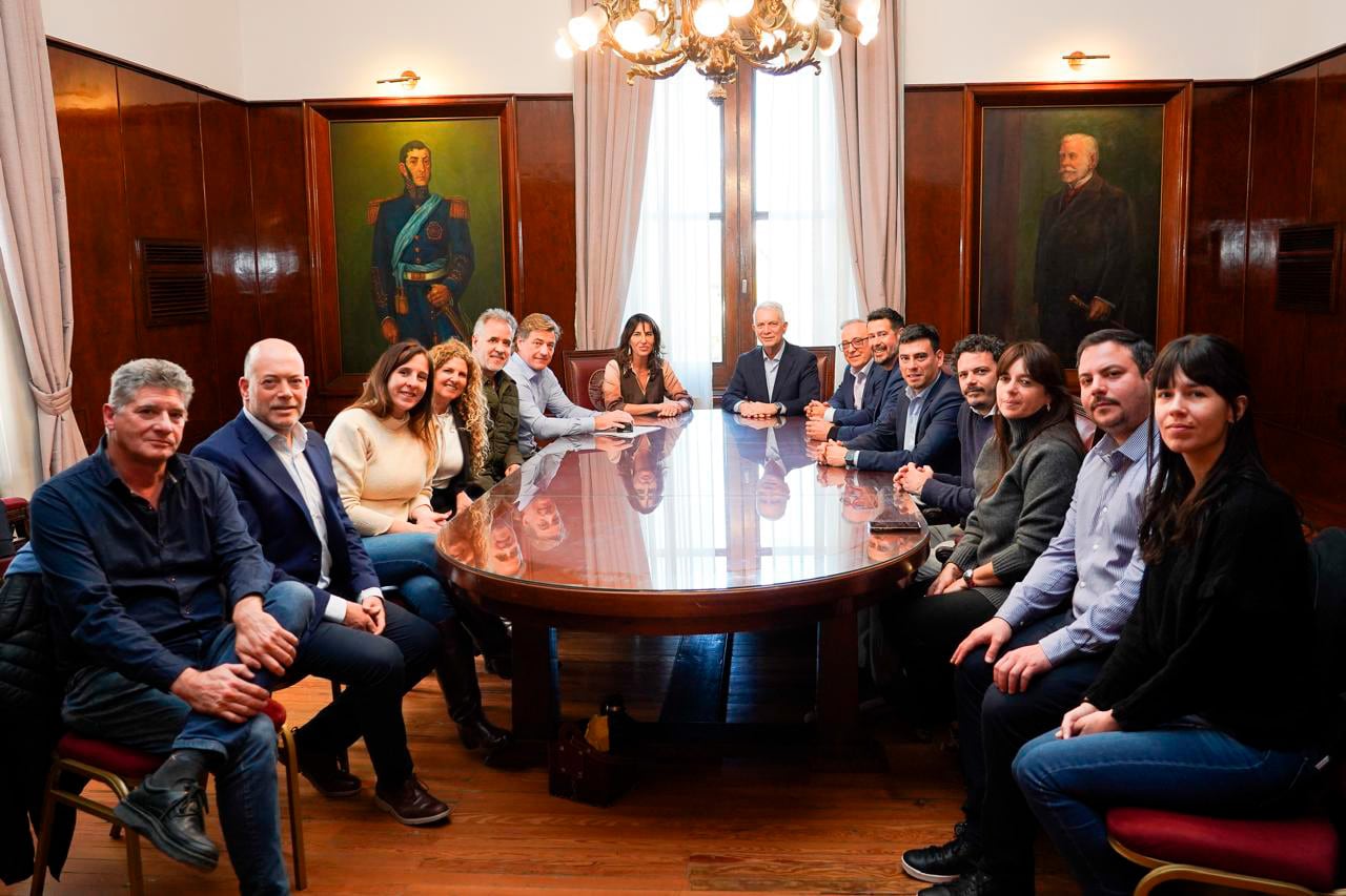 Julio Alak recibió a De la Sota en el municipio de La Plata. Durante el encuentro compartieron la mirada económica sobre el escenario nacional